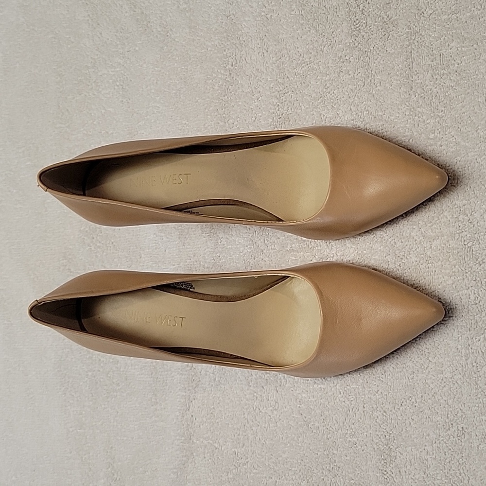 Nine West Nude/Tan Pointed Toe Leather Pumps
